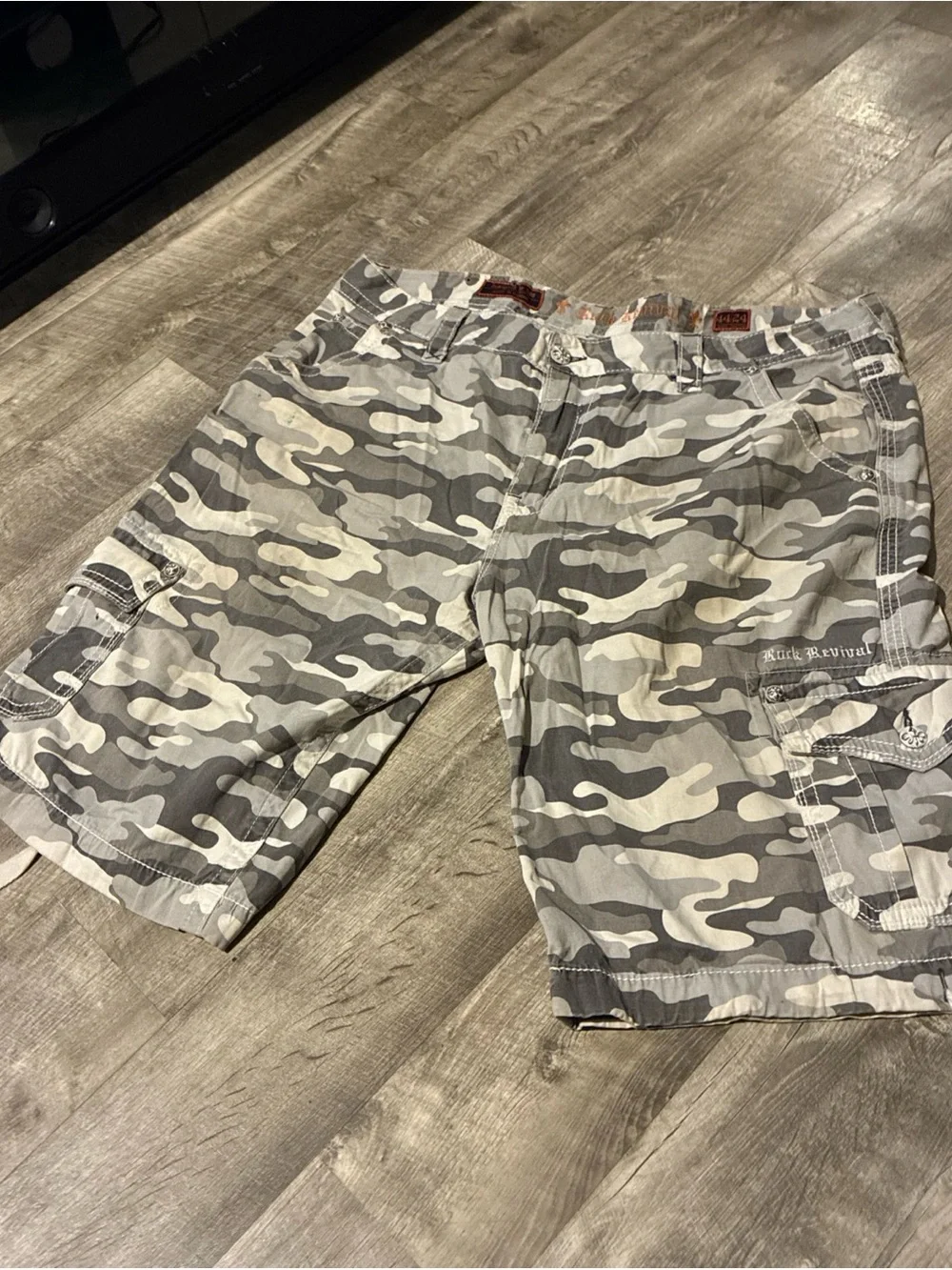 Rock Revival Arctic Camo Gray Cargo Shorts SZ 42 Vintage Pre Owned Used Rare